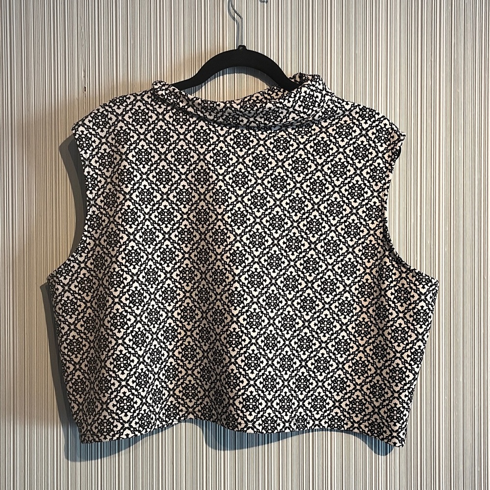Plus size Christian Omeshun cropped blouse with asymmetric collar
